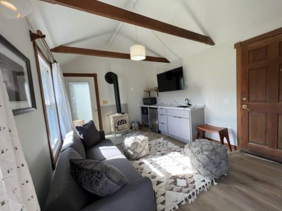 Boathouse Cottage Пойнт Арина Екстериор снимка