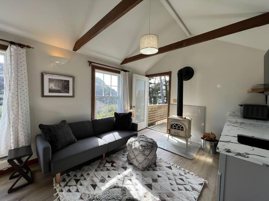 Boathouse Cottage Пойнт Арина Екстериор снимка