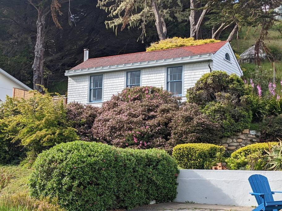 Boathouse Cottage Пойнт Арина Екстериор снимка